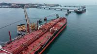 Oil rises as Hormuz deal hopes clash with Iran demands