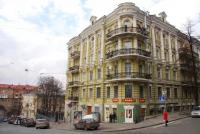 Lynn Montgomery: The House of Swans—My 232 days in a Kyiv Airbnb