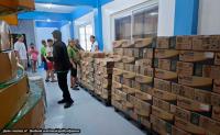 Mayor Gerald German distributes aids to residents who experienced flooding