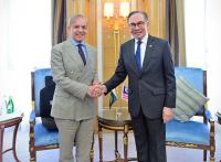 PM Shehbaz wishes Anwar Ibrahim speedy recovery during medical care
