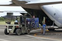 U.S. forces airlift drinking water to quake-hit Kumamoto