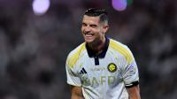 Ronaldo bursts out laughing! Hundreds of tourists surround a church in Madeira awaiting his wedding