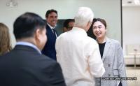 Cayetano meets with business leaders