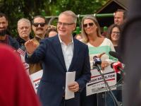 As Democrats elsewhere squabble among themselves, Kansas voters just want to win