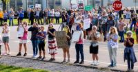 Morning Briefing: 🪧Hundreds rally at immigration check-in site