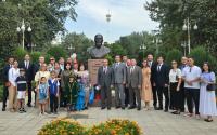 Flowers laid at Abai monument in Dushanbe