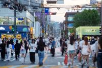 Japanese Buyers Scour Korea's Secondhand Market for K-pop and Fashion