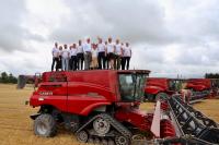 Corruption cops look at United List politicians posing on combine harvester