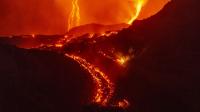 Huge volcano erupts in holiday spot filled with Brits with flights cancelled