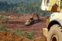 Glencore consortium offers rival bid for troubled Canadian miner