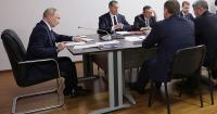 Putin's 'short man syndrome' exposed during key meeting as he wears massive high heels