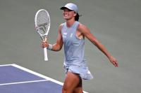 Swiatek storms into Canadian Open semifinals