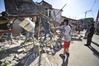 Quake death toll rises as Colombian civilians aid in rescue