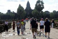 Domestic Tourism Keeps Siem Reap Vendors Afloat Amid Declining Foreign Tourists