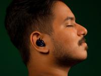 Driving With Headphones On In Illinois: Legal Or Illegal?