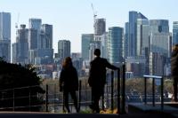 Oil price moves higher as insurers hold back FTSE