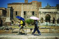 Heatwave hits families in Rome sleeping rough