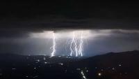 Mount Washington researchers capture numerous lightning bolts in one photo