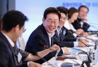 Lee vows full backing for seven future industries to drive next wave of growth