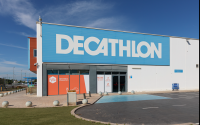 Masked raiders armed with axes storm Decathlon in Spain in broad daylight