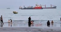 New attacks on shipping as Iran war talks at impasse