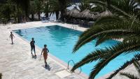 Children's safety at sea and in pools: 10 rules that can save a life