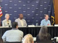 Wyden hears Lane County residents’ complaints about U.S. healthcare system