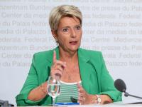 Swiss government wants to rein in bank executives