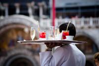 Tourism firms struggle to find qualified workers despite year-round recruitment