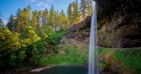 Tourist falls from Oregon waterfall, dies