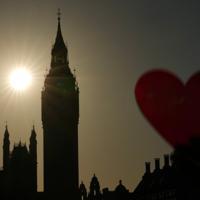 UK economy slows amid political unrest, Mideast war