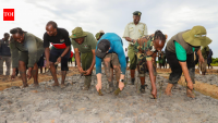 4,124 Scouts plant mangrove trees at the same time in Kenya to save coastal ecosystems and set a new world record