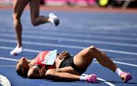 Watch: Keely Hodgkinson’s rival tripped during semi-final