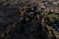 World Reuters Tourists flee as Greek wildfire descends on resort village