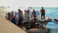 Hundreds of tourists evacuated as forest fire threatens Greek beaches