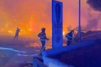 Tourists forced to flee as huge wildfire engulfs popular Croatian tourist town