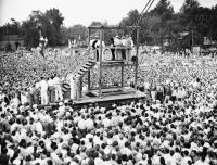 Today in History: August 14, thousands gather for last public execution in US