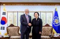 South Korean PM, Bill Gates discuss SMR cooperation, AI energy needs