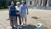 American tourist says weeds were 'taking over' Colonial Building grounds — so she started pulling