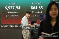 (LEAD) Seoul shares open higher on tech gains amid Middle East concerns