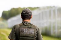 Migrants tried to drag Lithuanian border guard into Belarus – media