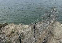 Morocco announces that it is militarising the border and begins installing barbed wire