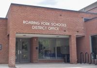 Las Escuelas de Roaring Fork reciben carta de organización nacional sin fines de lucro para “suspender de inmediato el uso del currículo 3Rs”