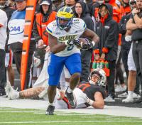 Dover grad Sessoms now a leader for Delaware's tight ends