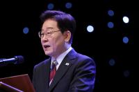 Lee Urges North Korea to Start Talks Between Parties to End War