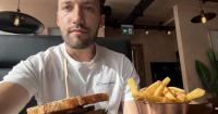 I tried one of the best steak and chips I've ever had at new Leigh restaurant