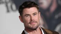 Chris Hemsworth uses these three moves to build his core—here’s how to make them beginner-friendly