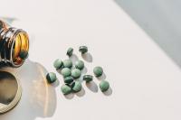 Doctors Warn: Greens Powders and Multivitamins May Not Be Worth Your Money