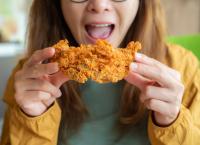 Fast-growing chicken chain closes 207 restaurants, cuts expansion