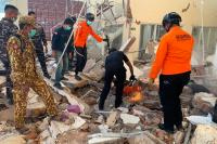 Indonesia's Flores Island Hit by 7.7 Magnitude Earthquake, 5 Dead